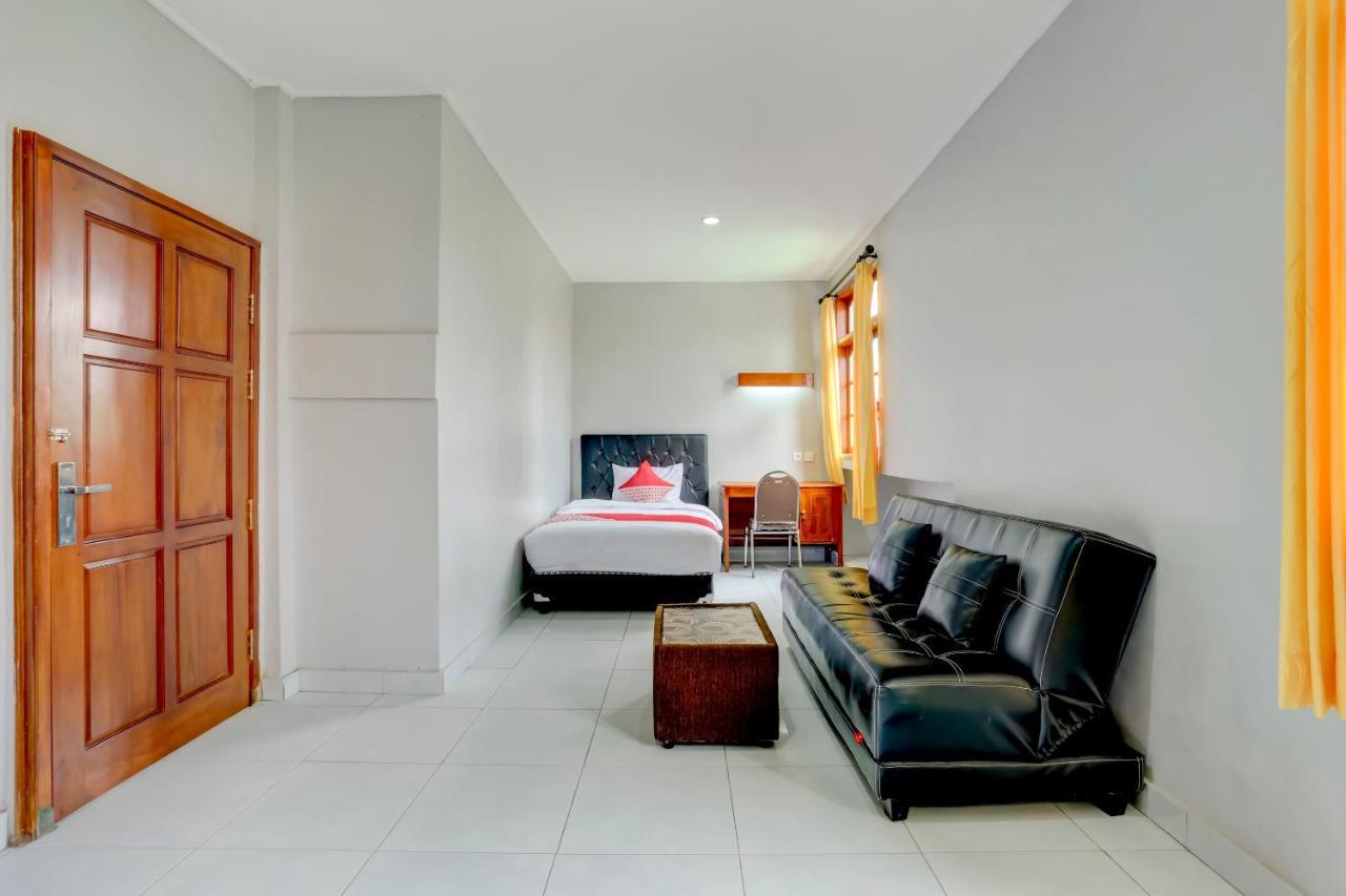 OYO 90089 Hotel Satria Syariah Denpasar  Bagian luar foto